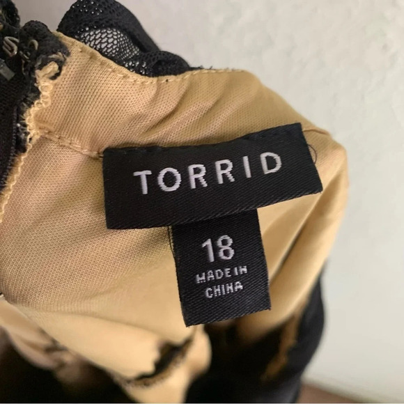 Torrid Black Lace Overlay Belted Mesh Cocktail Dress Sz 18 - Picture 4 of 5